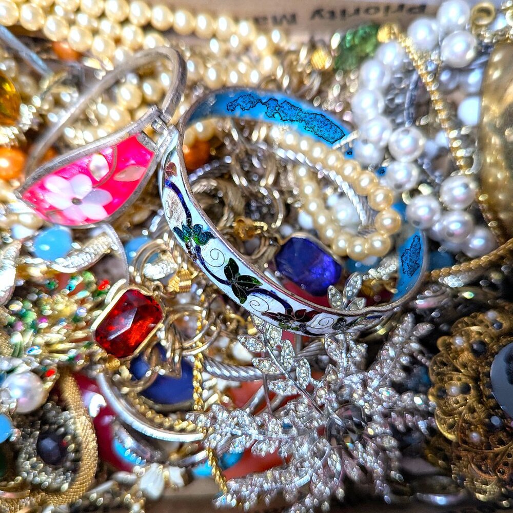 Suprise box of Vintage/new some marked w/ tags 1-1.5 lb box/bag of jewelry! - Picture 2 of 2